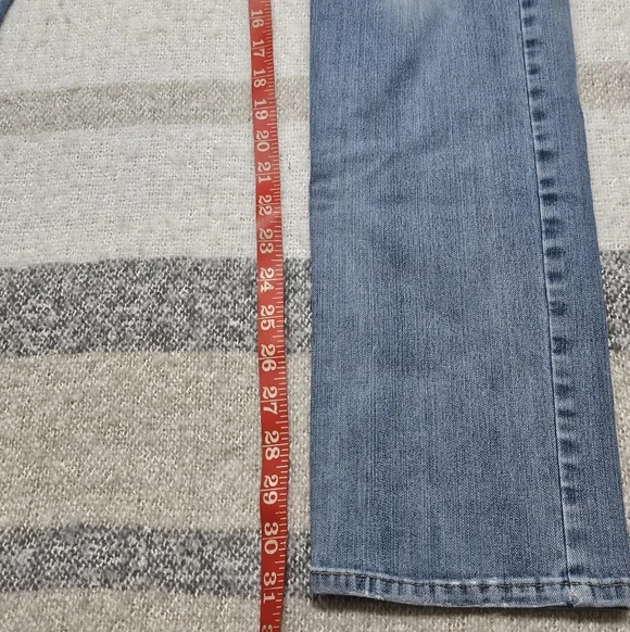 4/$20 American Eagle Outfitters Light Blue Straight Leg Jeans - Picture 6 of 9